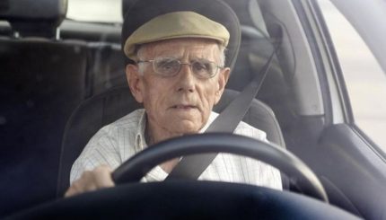 Jubilado de 80 años vende su mercedes y luego lo roba a los 6 meses con una copia de las llaves