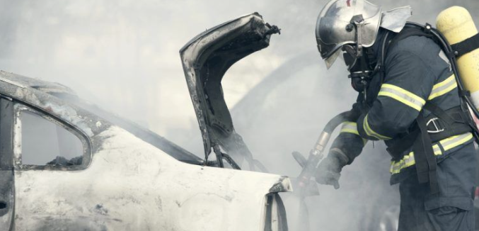 Los coches eléctricos no son más propensos a incendiarse y, si ocurre, se apagan solos