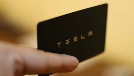 La compañia Tesla está estudiando dejar de entregar las llaves de coche físicas en sus nuevos vehículos