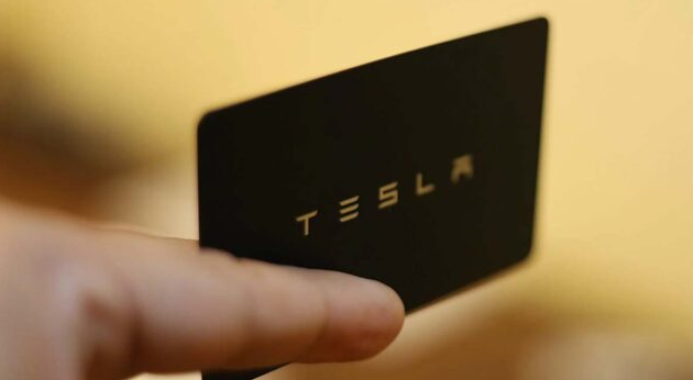 La compañia Tesla está estudiando dejar de entregar las llaves de coche físicas en sus nuevos vehículos