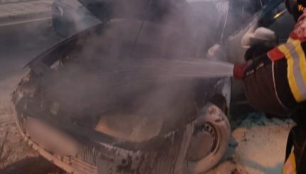 Incendio nocturno en San Bartolomé: un vehículo en llamas provoca alarma y movilización vecinal. Un suceso que revela la importancia