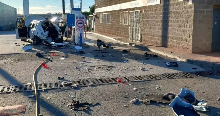 Explosión en una gasolinera de Tarragona deja a un hombre y un menor heridos. Análisis detallado del incidente y medidas de seguridad esenciales.