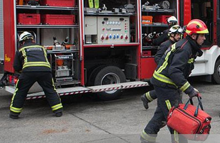 Bomberos de Córdoba rescatan a un bebé de 3 años atrapado en un coche